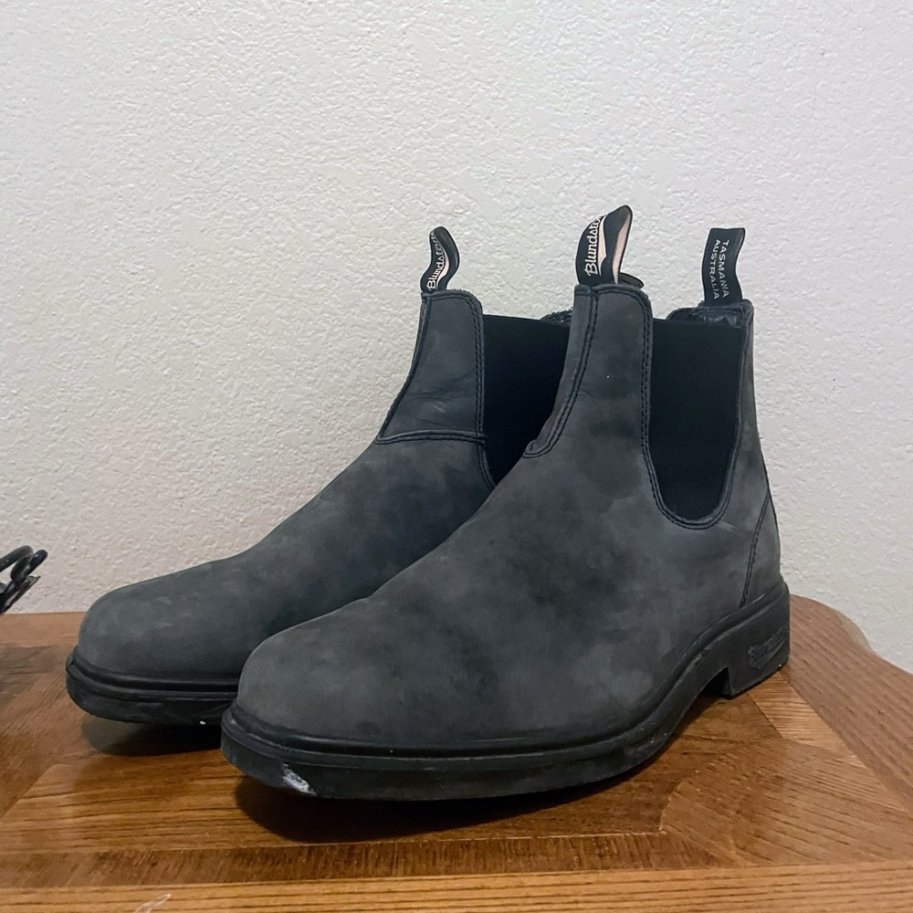 M10 Black Leather Blundstone Chelsea Boot Like-New